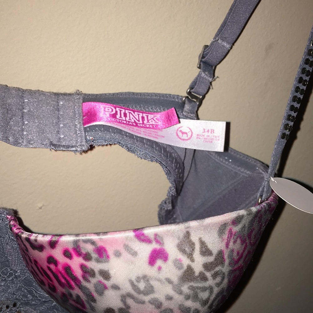 Pink bra! - Picture 2 of 3